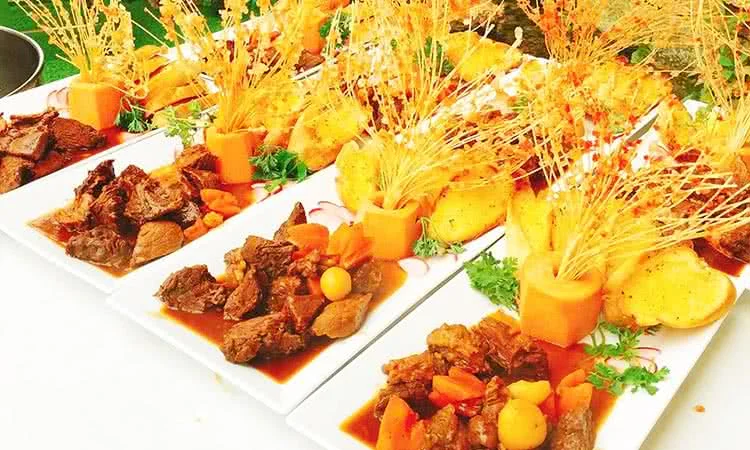 nha-hang-carnaval-beer-145-trung-hoa-7