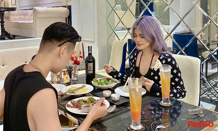 Quán cà phê kiểu Âu sang chảnh view Hồ Tây Celine Bistro 11