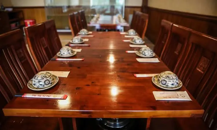 nha-hang-cha-ca-tien-vua-hoang-cau-slide-11