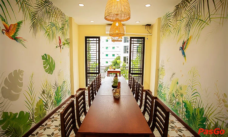 nha-hang-chan-bep-cach-mang-thang-8-11