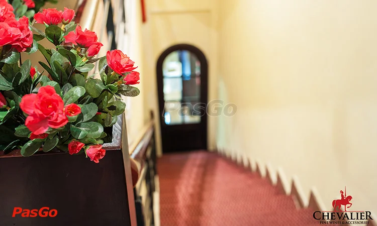 nha-hang-chevalier-truong-dinh-slide-11