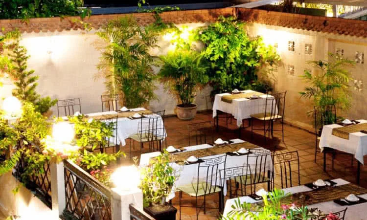 nha-hang-co-ngu-vo-thi-sau-quan-11