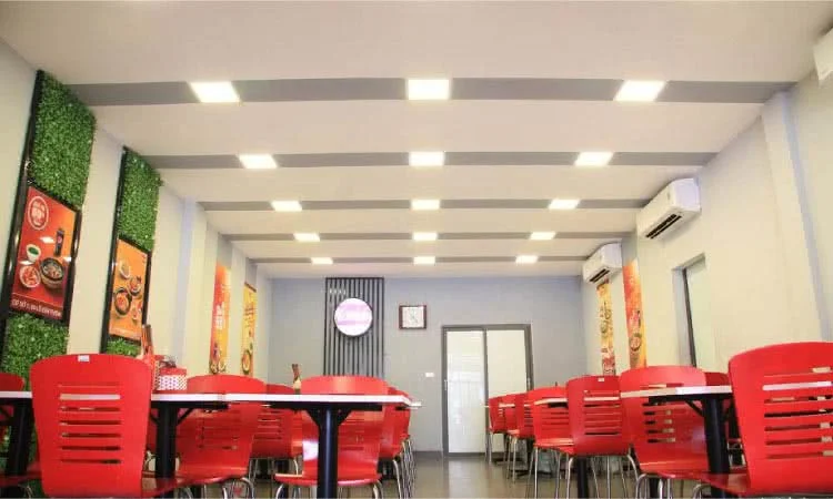 nha-hang-com-nieu-kombo-pham-ngoc-thach-slide-11