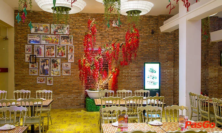 nha-hang-con-ga-trong-nguyen-thi-minh-khai-slide-11