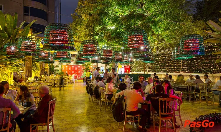 nha-hang-con-ga-trong-nguyen-thi-minh-khai-slide-12