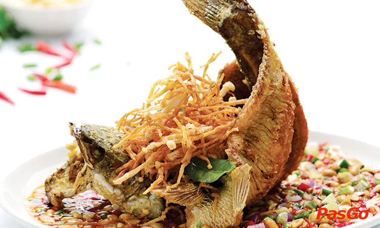 nha-hang-con-ga-trong-nguyen-thi-minh-khai-slide-2