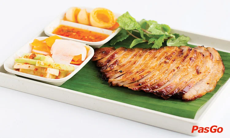 nha-hang-con-ga-trong-nguyen-thi-minh-khai-slide-3