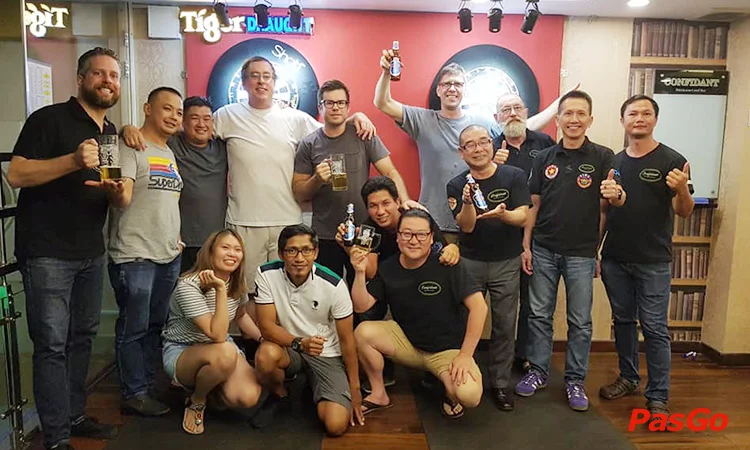 nha-hang-confidant-restaurant-and-bar-quan-7-11