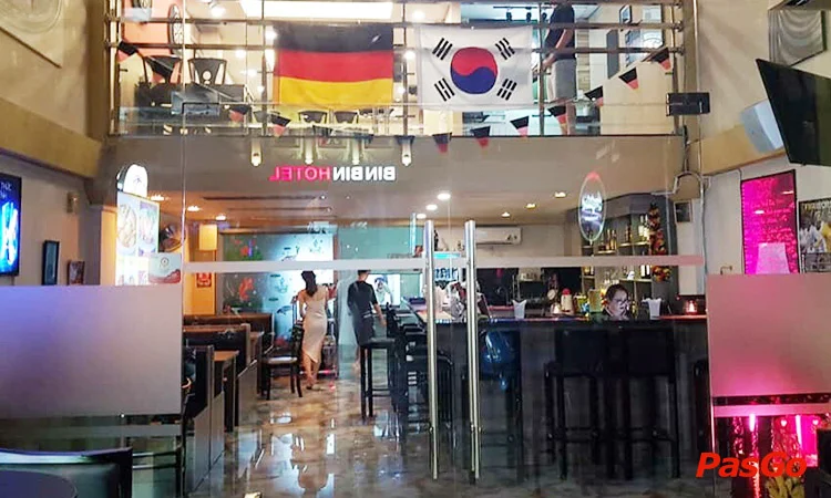 nha-hang-confidant-restaurant-and-bar-quan-7-12