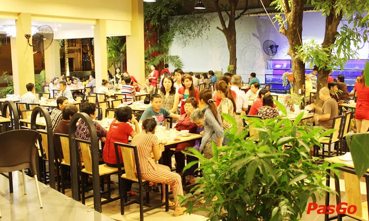 nha-hang-cua-vang-dat-thanh-12