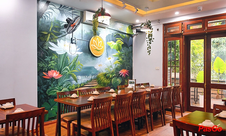 nha-hang-cuon-sen-nguyen-van-loc-12