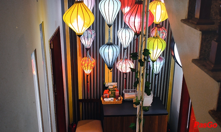 nha-hang-cuon-sen-nguyen-van-loc-13