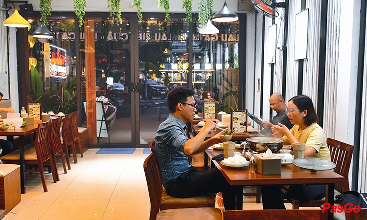 nha-hang-cuon-sen-nguyen-van-loc-16