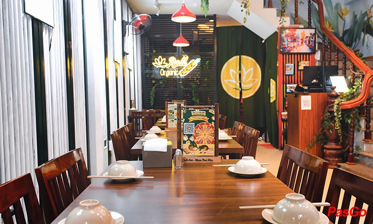 nha-hang-cuon-sen-nguyen-van-loc-9