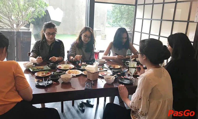 nha-hang-doki-doki-sushi-club-nguyen-hoang-12