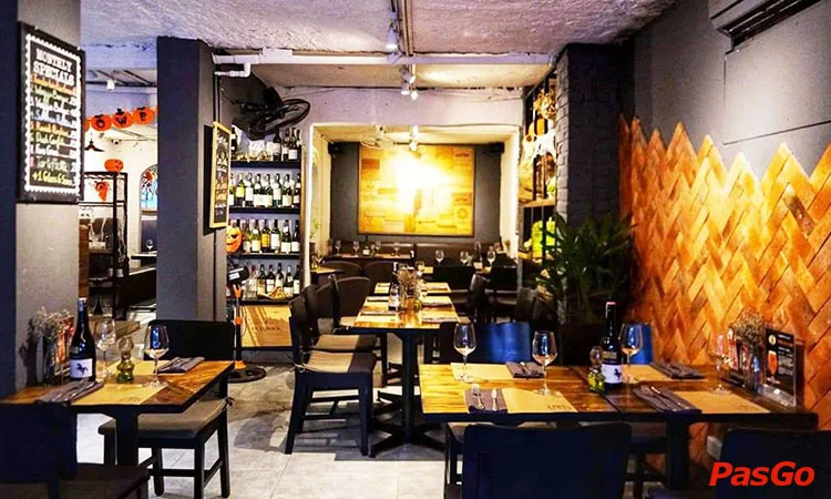 nha-hang-emms-french-bistro-tran-huy-lieu-11