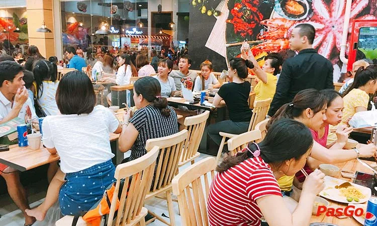 nha-hang-food-center-huynh-tan-phat-slide-11