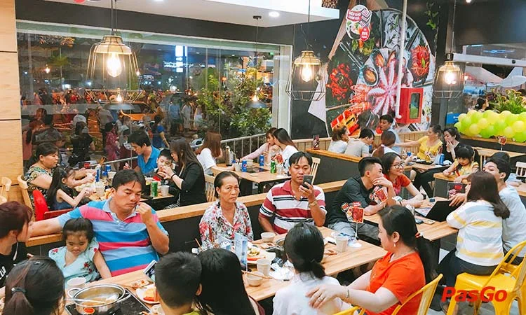 nha-hang-food-center-huynh-tan-phat-slide-10