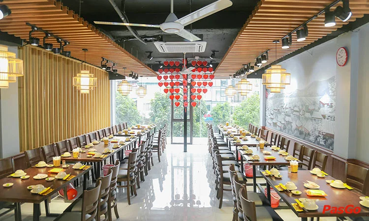 nha-hang-ga-met-ga-khong-loi-thoat-long-bien-10