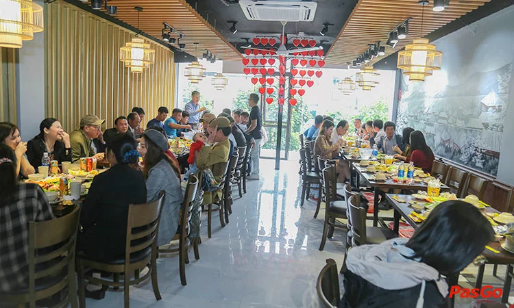 nha-hang-ga-met-ga-khong-loi-thoat-long-bien-11