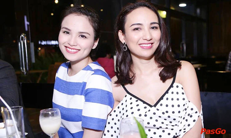 nha-hang-ganh-pham-ngoc-thach-12