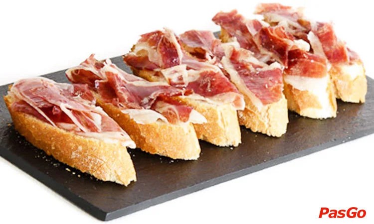 nha-hang-gaudi-tapas-&-bar-11