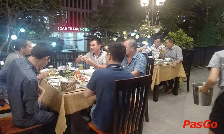 nha-hang-gio-bien-nguyen-van-thoai-11