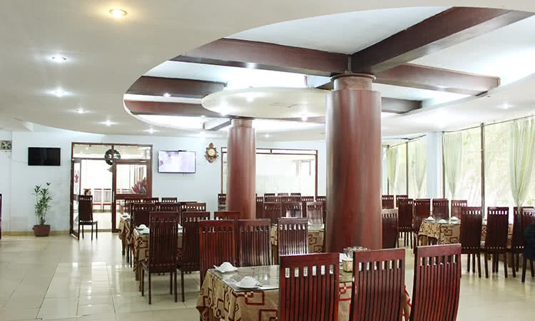 nha-hang-hai-san-bien-dong-524-duong-lang-11