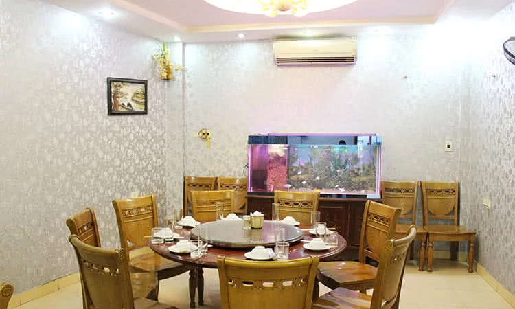 nha-hang-hai-san-bien-dong-524-duong-lang-12