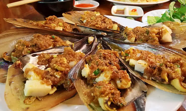 nha-hang-hai-san-bien-dong-524-duong-lang-5