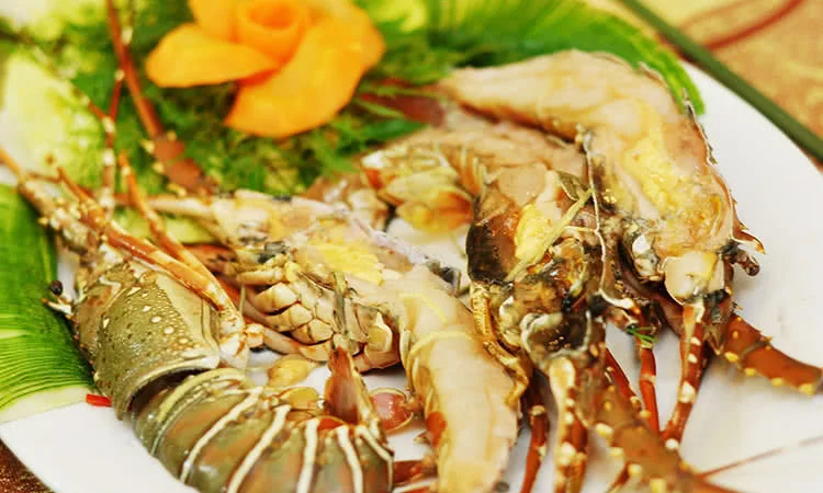 nha-hang-hai-san-bien-dong-524-duong-lang-8