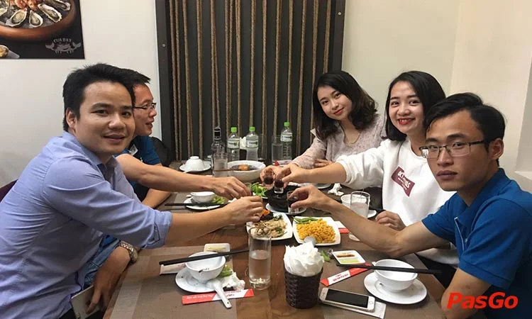 nha-hang-hai-san-cua-bay-do-quang-12