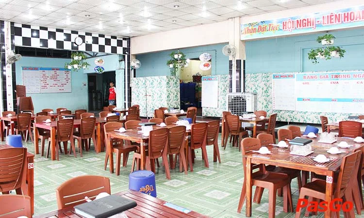 nha-hang-hai-san-giang-ghe-pham-van-dong-slide-10