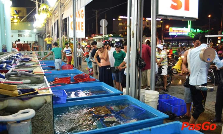 nha-hang-hai-san-giang-ghe-pham-van-dong-slide-12