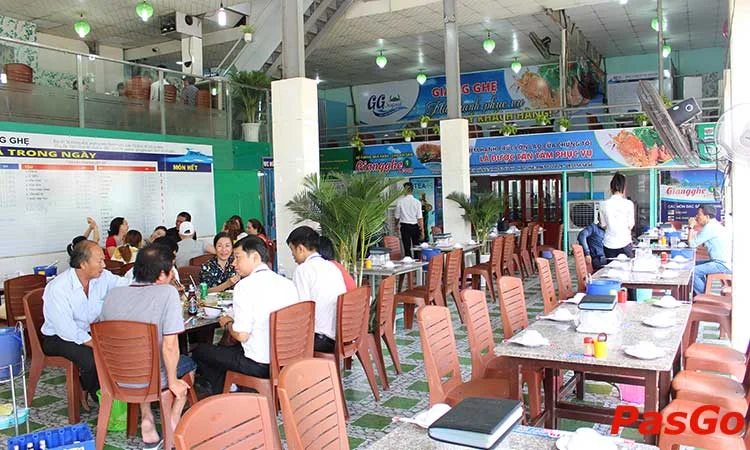 nha-hang-hai-san-giang-ghe-quoc-lo-13-slide-11