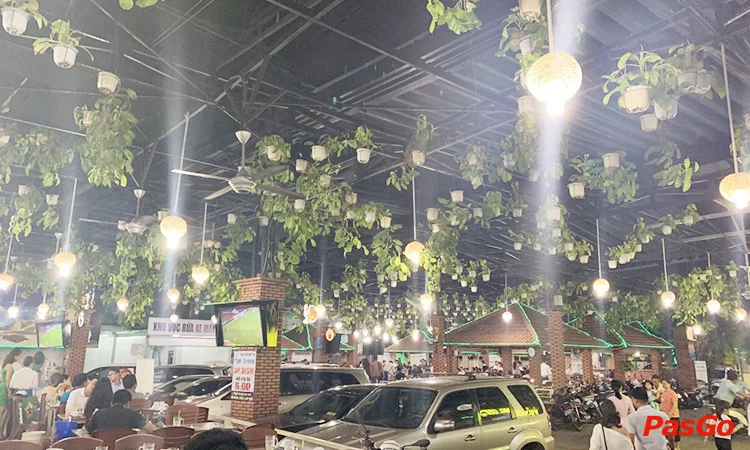 nha-hang-hai-san-giang-ghe-truong-chinh-10