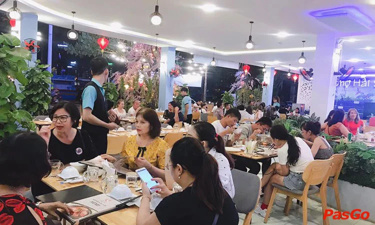 nha-hang-hai-san-song-han-tran-hung-dao-11