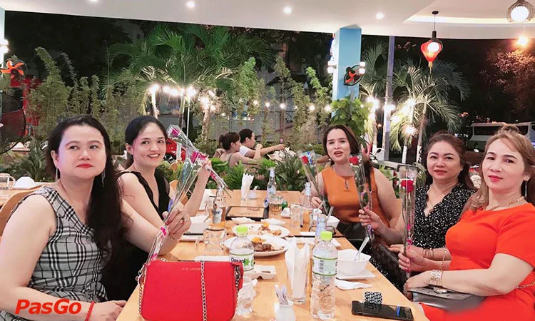 nha-hang-hai-san-song-han-tran-hung-dao-12