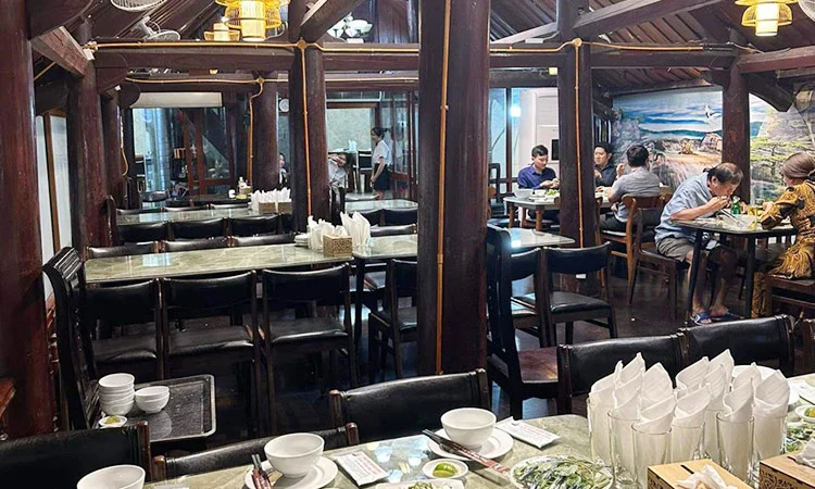 Nhà hàng Hải Sản Xóm Vắng Hồ Tây chuyên món ngon về hải sản tươi sống 11