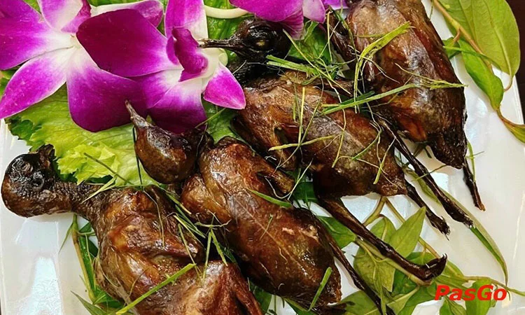 Nhà hàng Hoàng Phố Nguyễn Thị Định không gian sang trọng của mọi bữa tiệc liên hoan 4