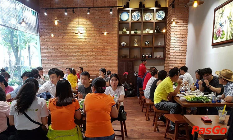 nha-hang-hoang-tam-vinhomes-central-park-binh-thanh-10