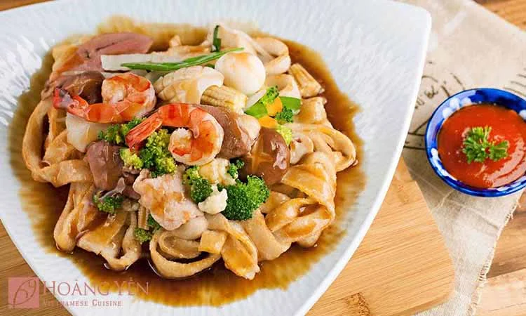 nha-hang-hoang-yen-cuisine-bui-bang-doan-slide-3