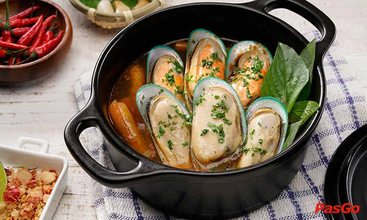 nha-hang-holy-crab-sense-city-pham-van-dong-5