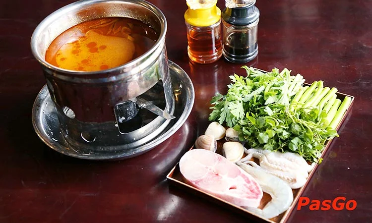 nha-hang-hotpot-runway-slide-2