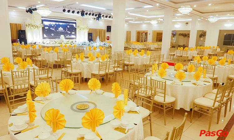 nha-hang-huong-sen-mieu-dam-11