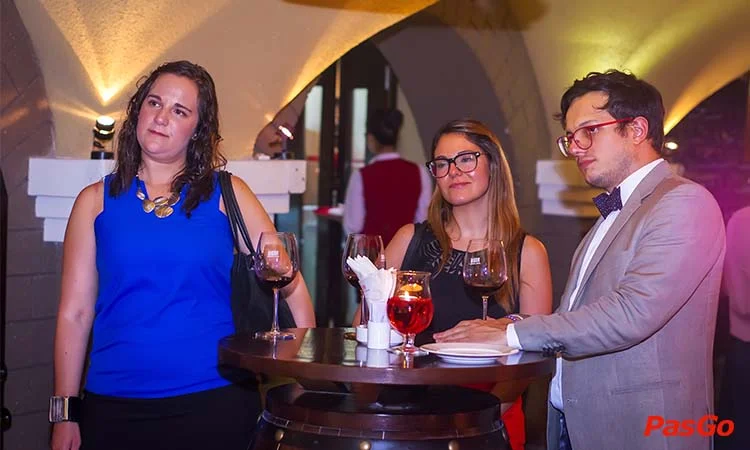 nhà hàng hầm rượu IL Vino chuyên rượu vang và món á âu 11