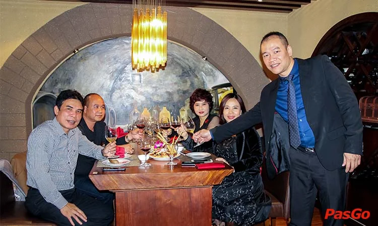 nhà hàng hầm rượu IL Vino chuyên rượu vang và món á âu 12