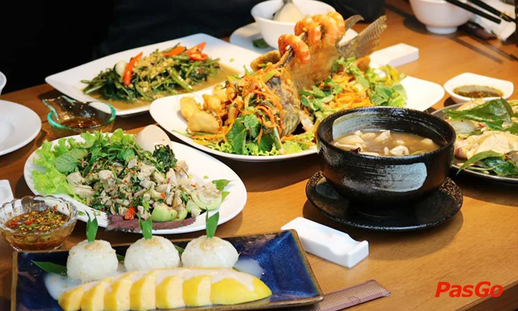 nha-hang-khao-lao-crescent-mall-9
