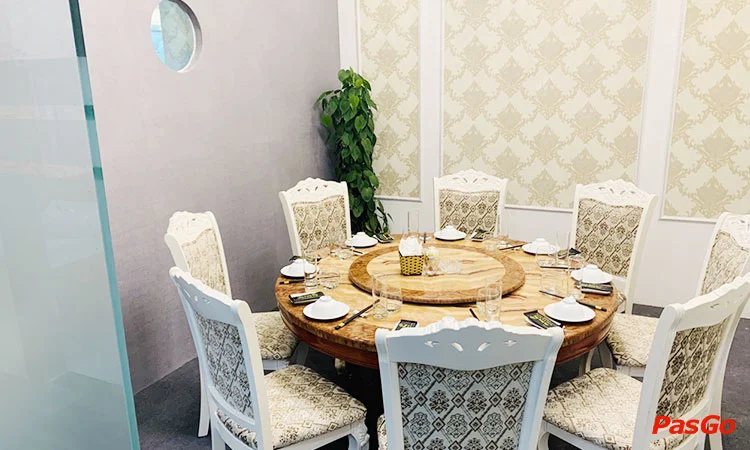 nha-hang-kien-huong-rung-dich-vong-hau-10