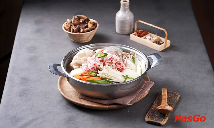 nha-hang-king-bbq-buffet-discovery-complex-cau-giay-5